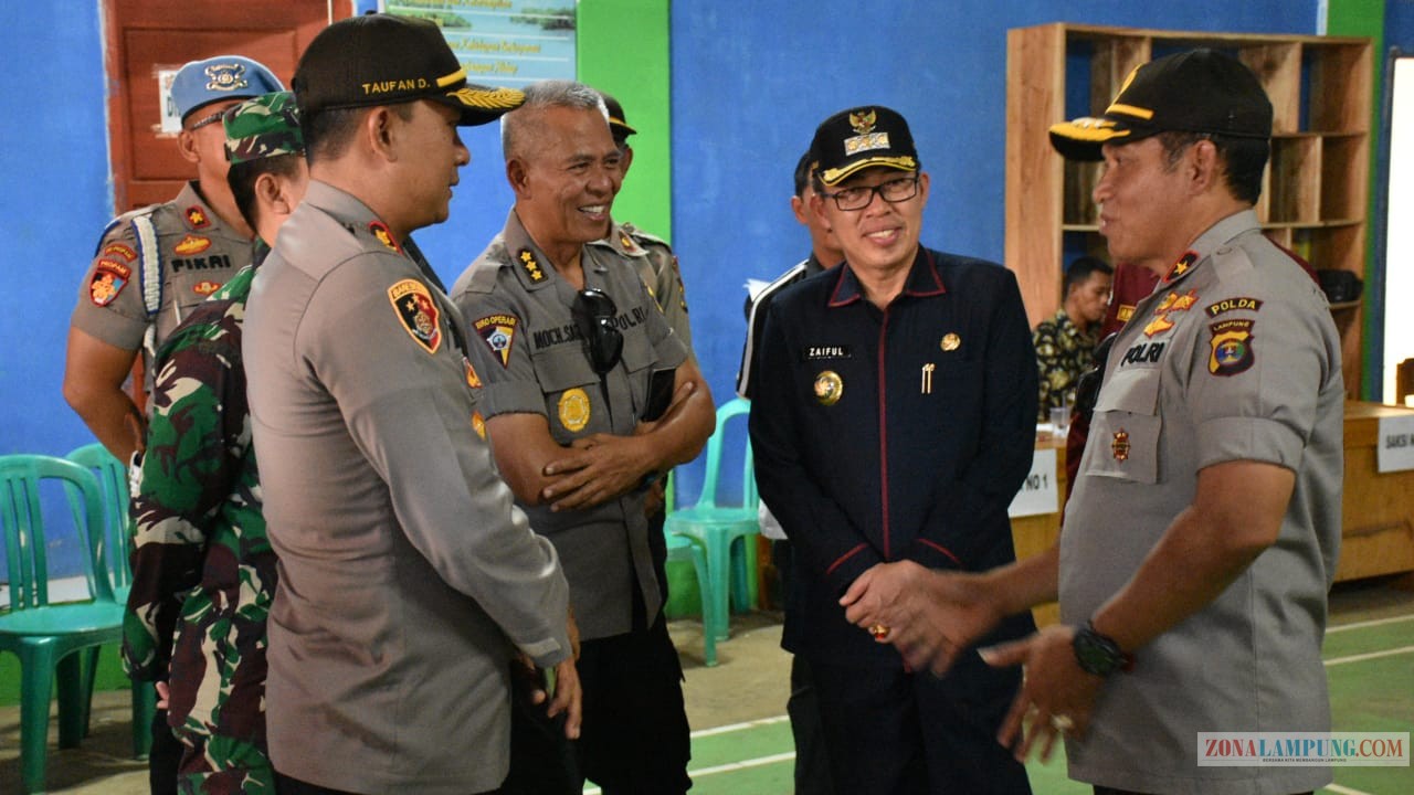 Bupati Lamtim Zaiful Bokhari Pantau Pilkades Serentak
