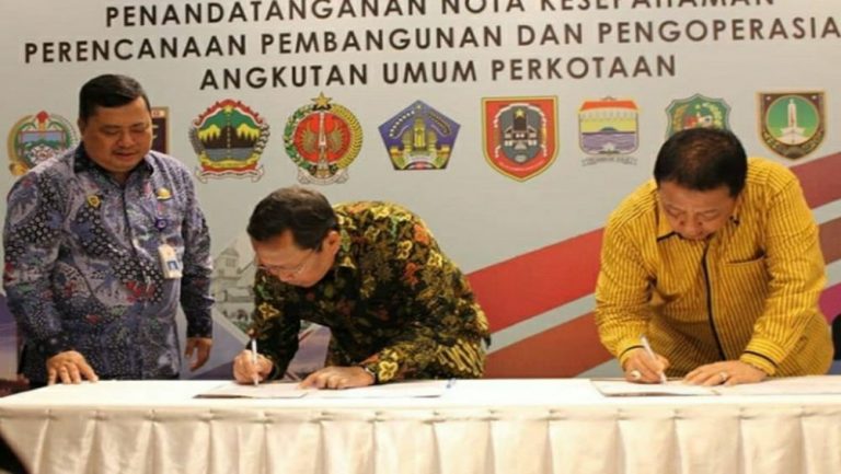 Lampung Masuk Pilot Project BTS, Gubernur Lampung Arinal Djunaidi Dan Dirjen Hubdar Teken MOU