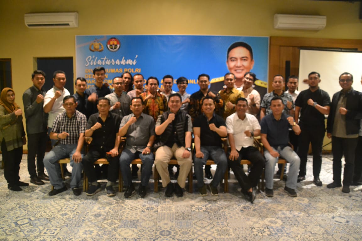 POLISI SELEBRITI HADIRI SILATURRAHMI BERSAMA KADIV HUMAS POLRI