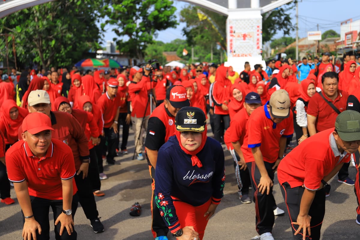 Masyarakat Antusias Ikuti Jalan Sehat, Senam dan Peringatan Hari Ibu di Tulangbawang.