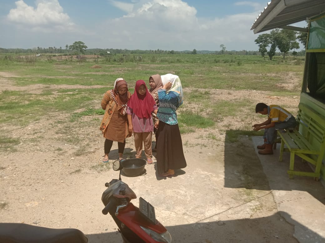 Penomena Gerhana Matahari Warga Pringsewu Melihat Cara Unik