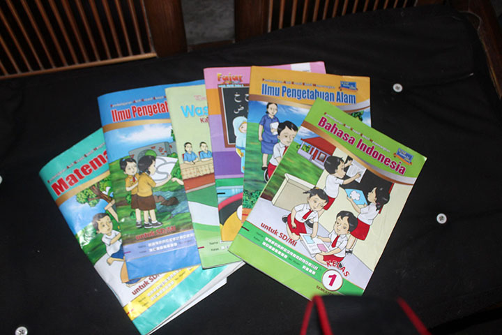 Tidak Beli Buku Pelajaran, SD MIN Katon. Diduga Tahan Raport Murid