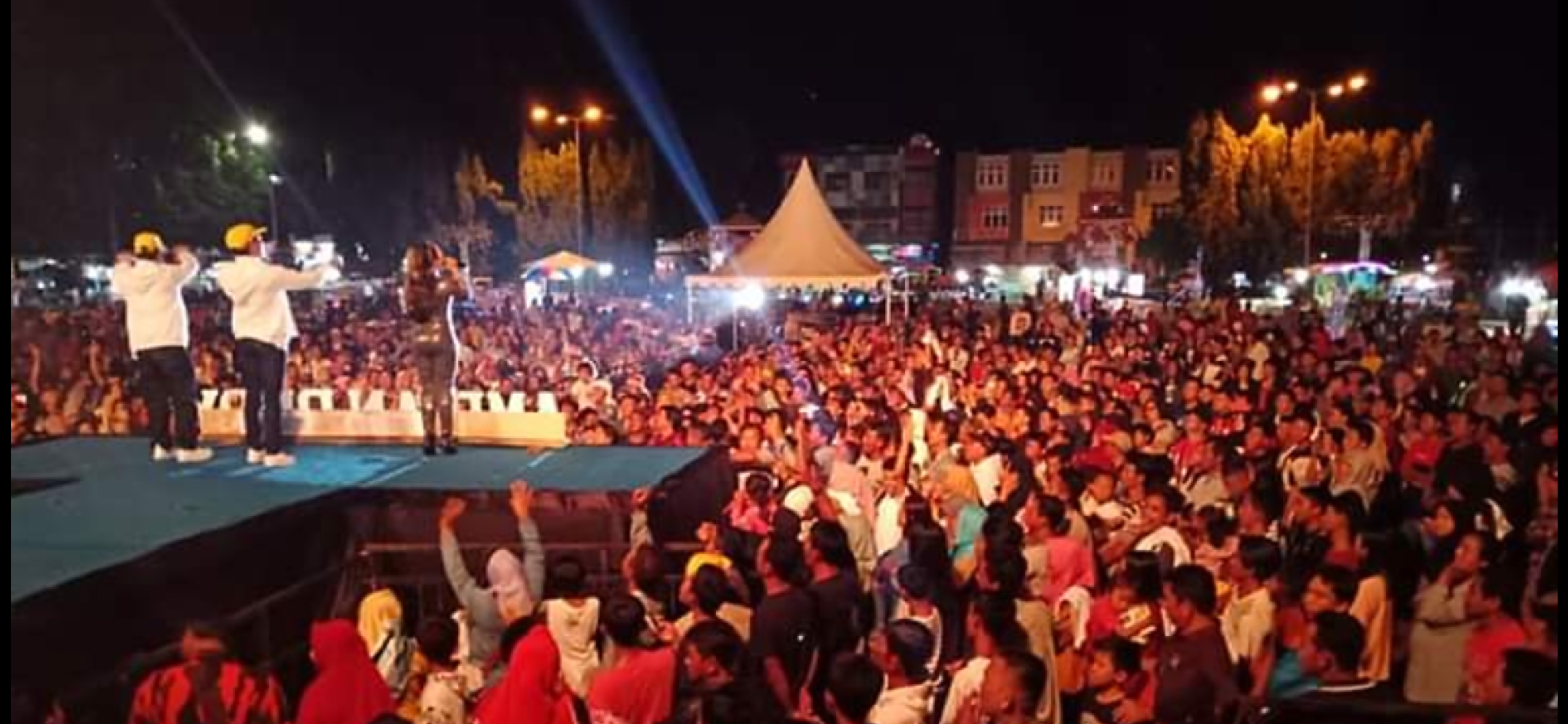 Ribuan Pengunjung Hadiri Pesta Rakyat Berjaya di Lapangan Samber Kota Metro