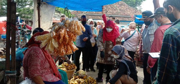 Pemkot Bandar Lampung Gelar SWAB Acak di Pasar Cimeng, 9 Orang Positif Covid-19