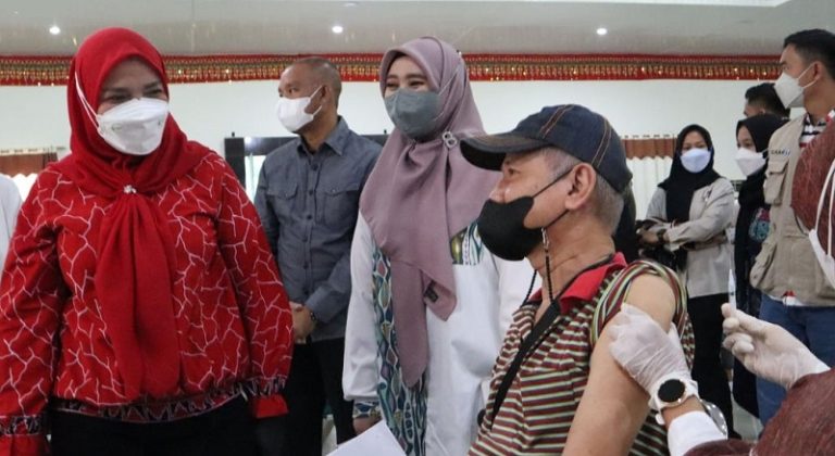 Peduli Masyarakat, Pemkot Bandar Lampung Kerjasama dengan Unila Adakan Vaksinasi Booster
