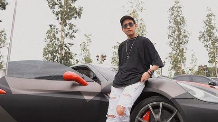 Intip Mewahnya Hidup Indra Kenz, Crazy Rich Medan yang sedang Viral karena Dituduh Penipu