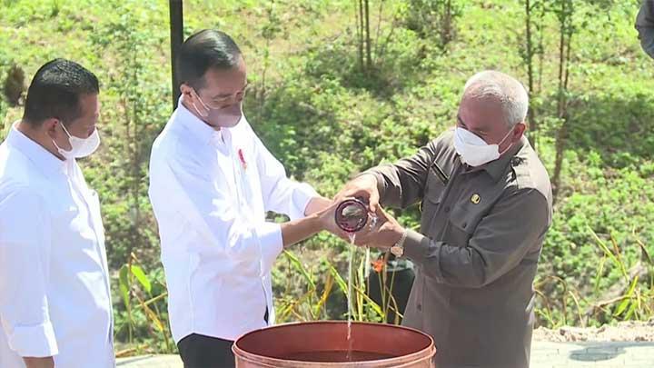 Para Gubernur Bawakan Air-Tanah ke Titik Nol IKN, Jokowi Akui Merasa Bahagia