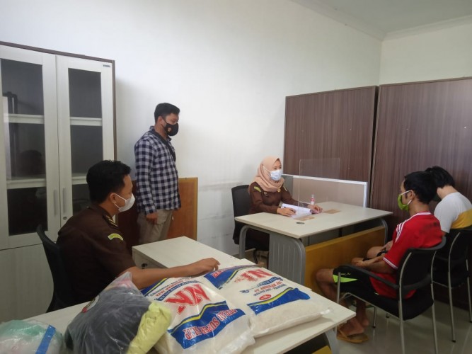 Dua Pemuda Tersangka Pencurian 300 Kg Beras Siap Dilimpahkan ke Kejari Pringsewu