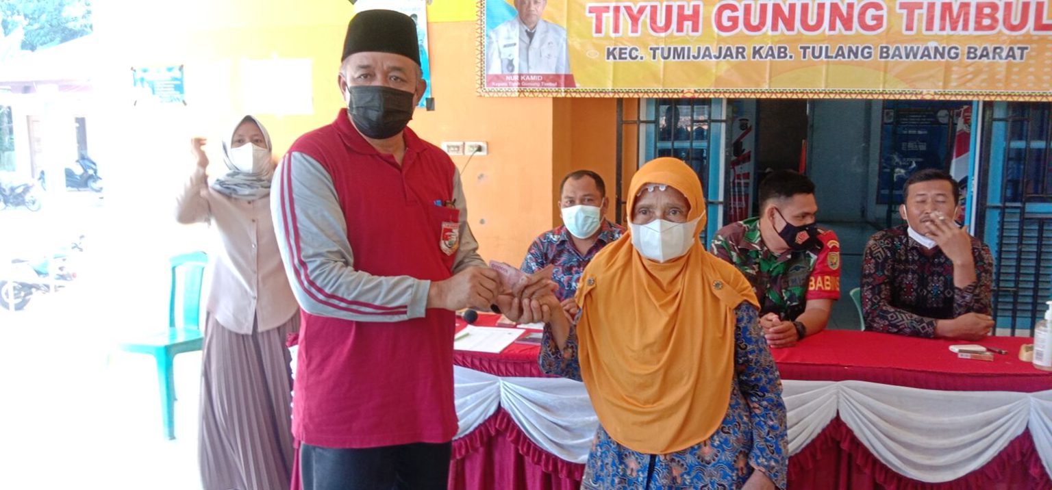 Pemerintah Tiyuh Gunung Timbul Salurkan Bantuan Dana ke 88 KPM