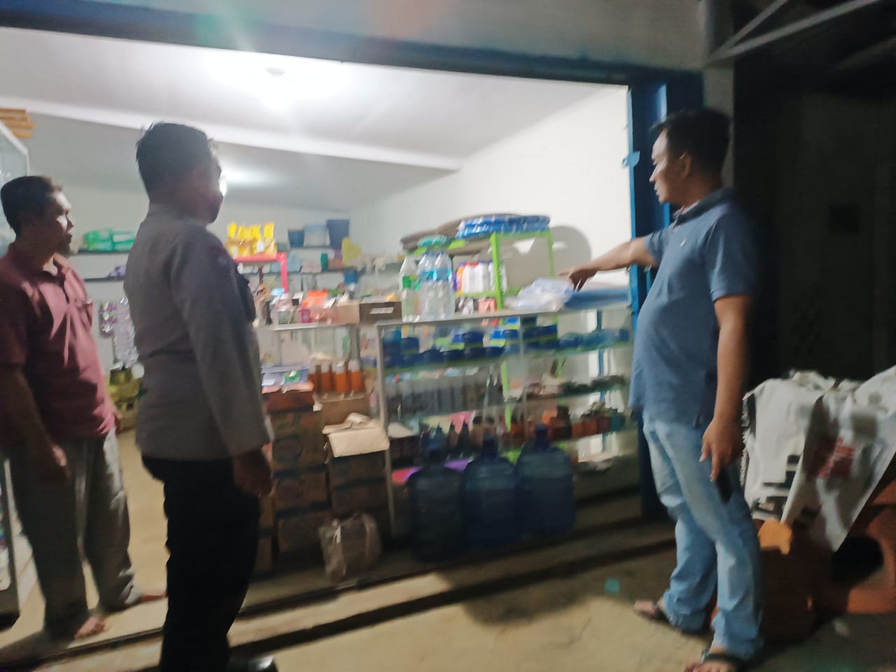 Pencuri Rokok Di Marga Tiga Berhasil Ditangkap Warga