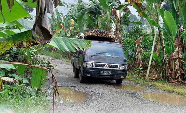 Pemkab Lambar Siapkan Dana 872 juta Untuk Perbaikan Jalan