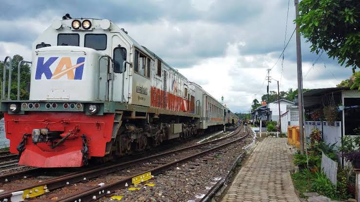 Diduga Sengaja, Ayah dan Anak Ini Malah Diam di Tengah Rel dan Akhirnya Tewas Tertabrak Kereta