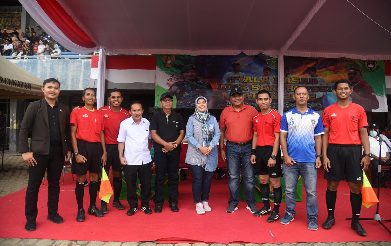 Ketua DPRD Lampung Serahkan Medali Pemenang PSSI Piala Kasad 2022