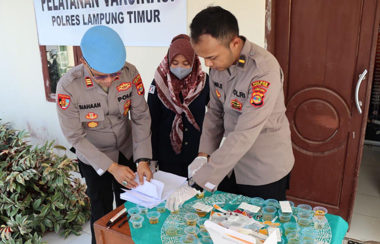 Polres Lampung Timur Melaksanakan Tes Urin Dadakan kepada Personelnya