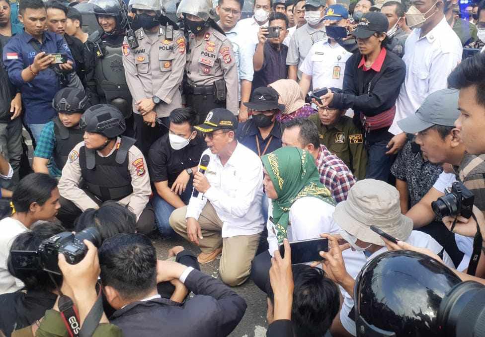 Mingrum dan Chusnunia Temui Ribuan Mahasiswa Demonstran Langsung