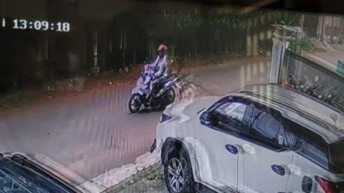 Sibuk Revisi Skripsi, Motor Mahasiswi STKIP PGRI Ini Raib Digondol Maling