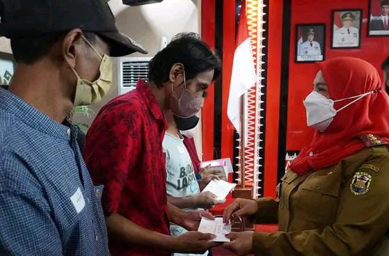 Pemkot Beri Bantuan 12 Warga Terdampak Bencana Alam