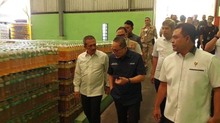Miris ! 500 Ton Minyak Goreng Bersubsidi Ditemukan di Lahan KBN Marunda, Diduga Ditimbun