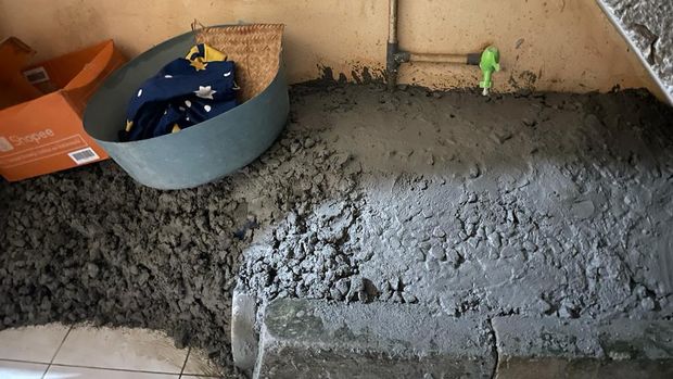 Tragis ! 2 Mayat Wanita Ditemukan Dalam Keadaan Sudah Dicor Di dalam Rumah di Bekasi, Diduga Dibunuh,