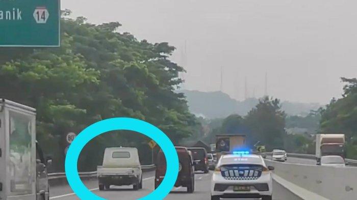 Viral ! Mobil Polisi Kejar-kejaran Dengan Mobil Pikap yang Ugal-Ugalan di Tol Semarang