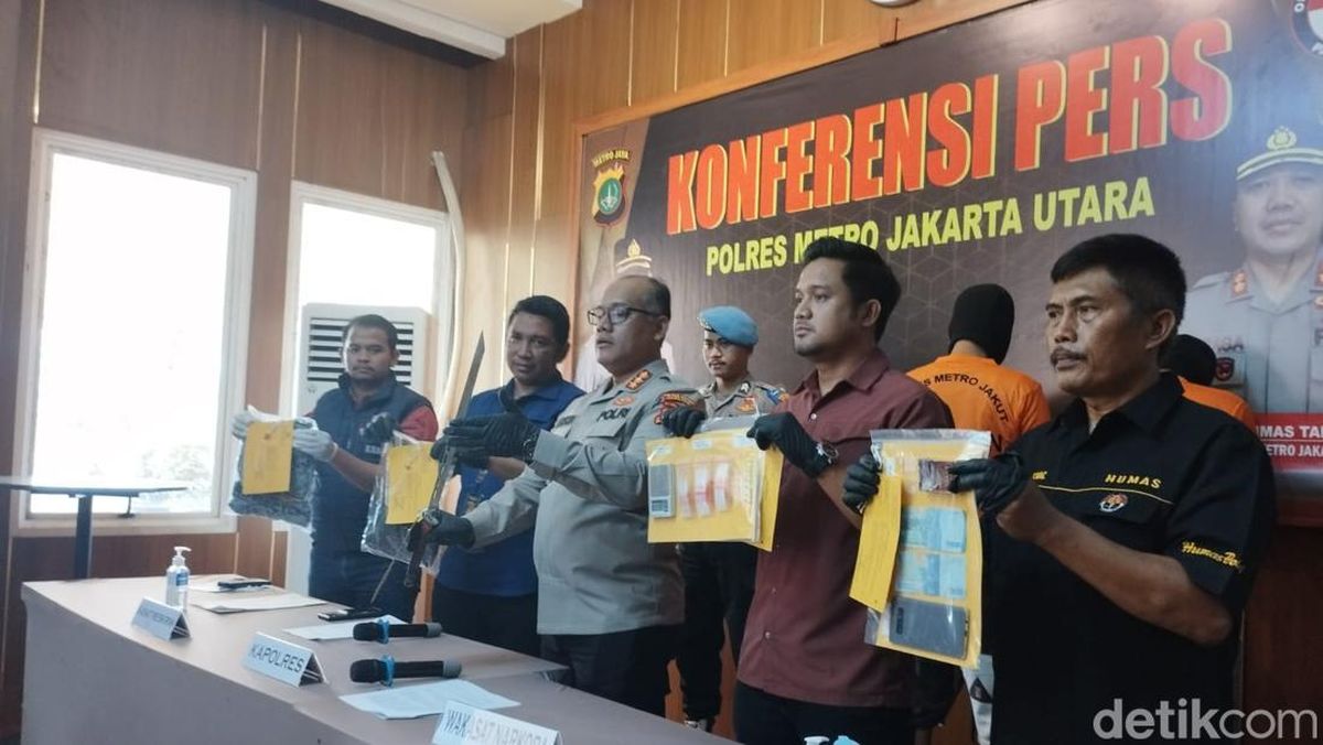 Tidak Terima Bapaknya Ditangkap Karena Jadi Bandar Narkoba, Seorang Anak Tusuk Anggota Polisi