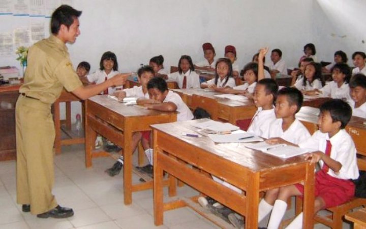 Pilu ! Suami Istri Guru Honorer di Jatim Hanya Digaji Rp 800 Ribu