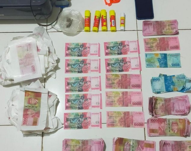 Gerebek Markas Pencetak Uang Palsu, Tujuh Pelaku Diamankan