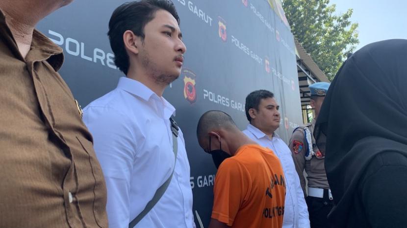 Seorang Anggota TNI di Garut Ditonjok Seorang Pria Saat Sedang Bawa Ambulans