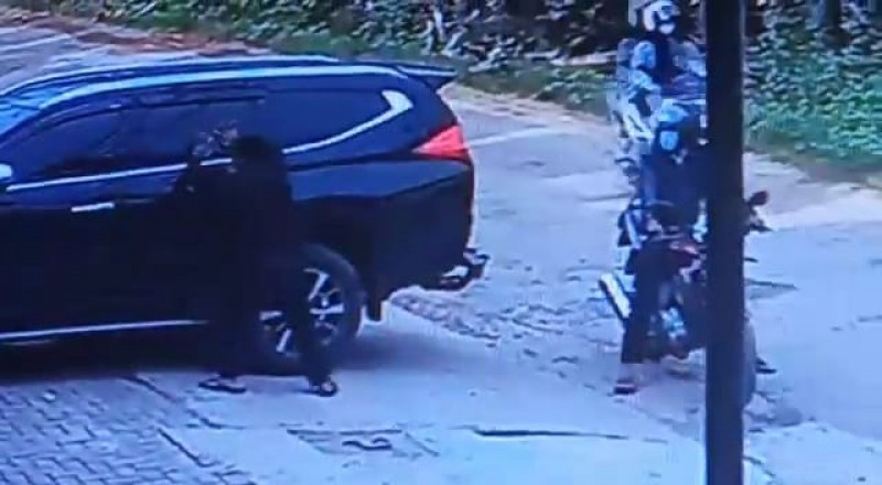 Uang Rp800 Juta Milik Nasabah Bank Raib dari Mobil yang Sedang Diparkir