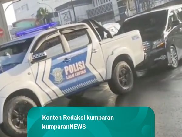 Viral ! Mobil Patwal di Makassar Tabrak Pengendara Motor Tapi Pergi Begitu Saja