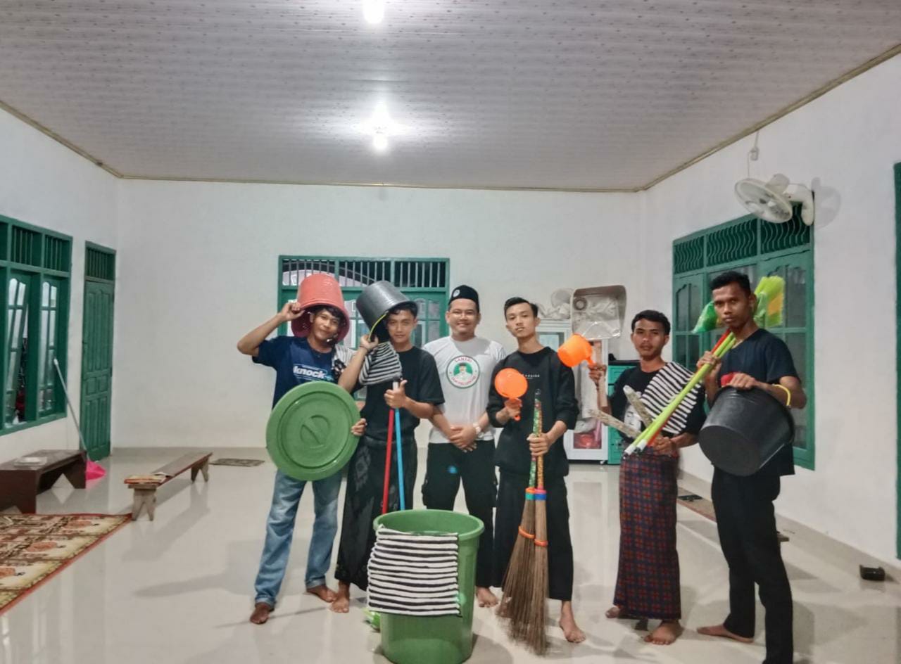 Silahturahmi dan Berikan Bantuan ke Pondok Pesantren Al- Hidayah, SDG Lampung Giat untuk Meminta Doa dan Dukungan untuk Bapak Ganjar Pranowo