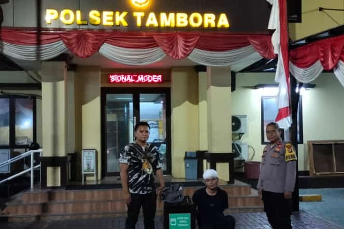 Pria Ini Babak Belur Dihajar Warga Karena Tepergok Curi Kotak Amal Masjid di Tambora