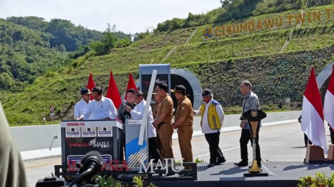Diresmikan Presiden Jokowi, Tol Cisumdawu Gratis 3 Minggu