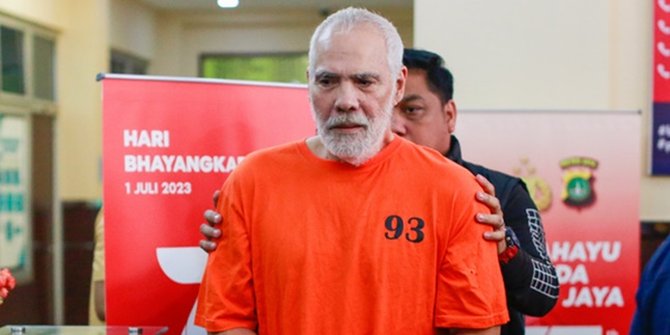 Aktor Pierre Gruno Jadi Tersangka Dugaan Kasus Penganiayaan, Kini Pakai Baju Tahanan