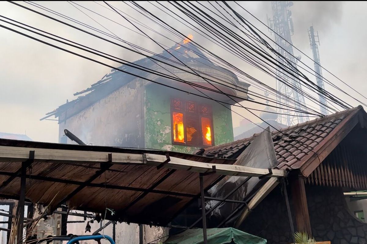 Rumah 2 Lantai di Pondok Labu Jakarta Hangus Terbakar, Sempat Terdengar Ledakan dari Dalam