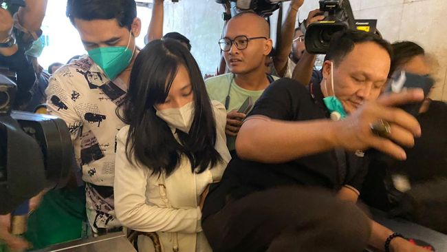 Aktris FTV Virly Virginia Penuhi Panggilan Polda Metro Terkait Pemeran Film Porno