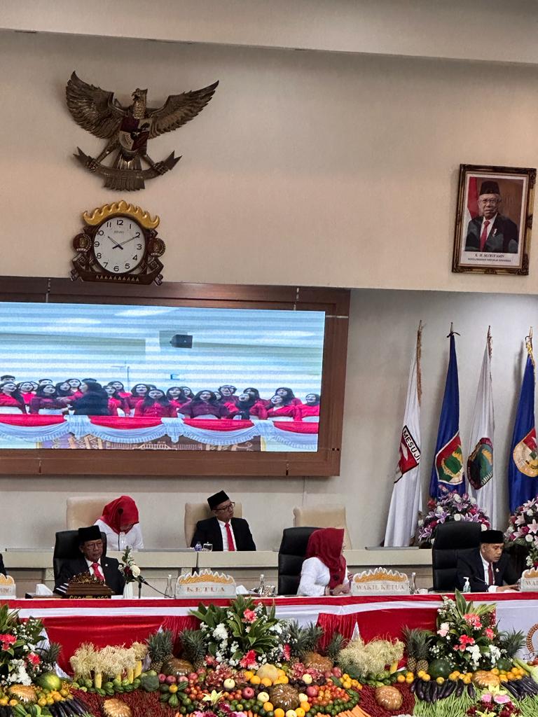 Mingrum Gumay Beri Apresiasi Mantan Napiter di Sidang Paripurna Istimewa