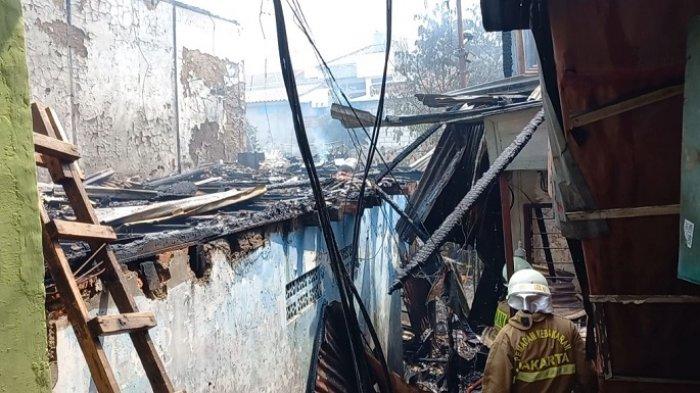 Rumah di Mampang Jaksel Kebakaran, Sebanyak 14 Unit Mobil Damkar Dikerahkan