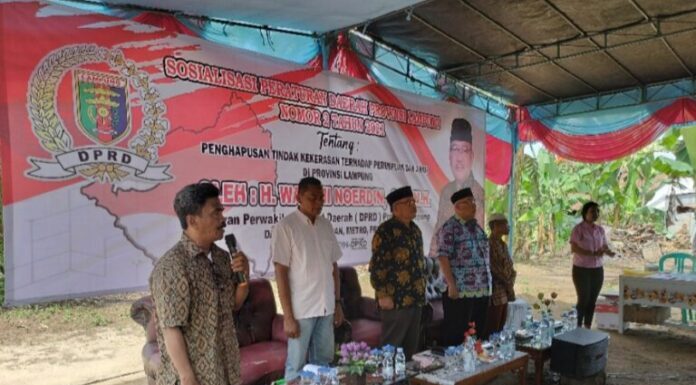 Watoni Anggota DPRD Lampung Edukasi Hukum Kaum Perempuan