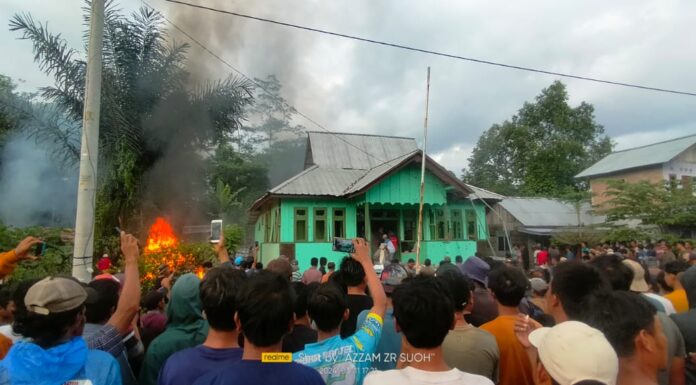 Ribuan Massa Demo Terkait Teror Harimau Sumatera, Kantor TNBBS Resort Suoh Dibakar
