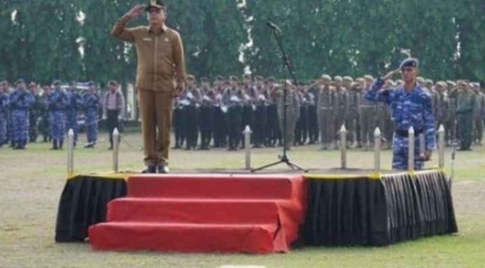 Jadi Inspektur Upacara, Ketua DPRD Mingrum Gumay Sampaikan Amanat Gubernur