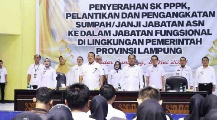 Ketua DPRD Lampung Mingrum Gumay, Dampingi Gubernur Serahkan SK PPPK