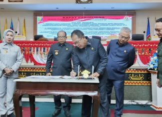 Pj. Gubernur dan Ketua DPRD Provinsi Lampung Tandatangani Persetujuan Bersama Raperda APBD Tahun 2025