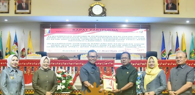 Rapat Paripurna DPRD Provinsi Lampung dalam rangka Penyampaian KUA dan PPAS
