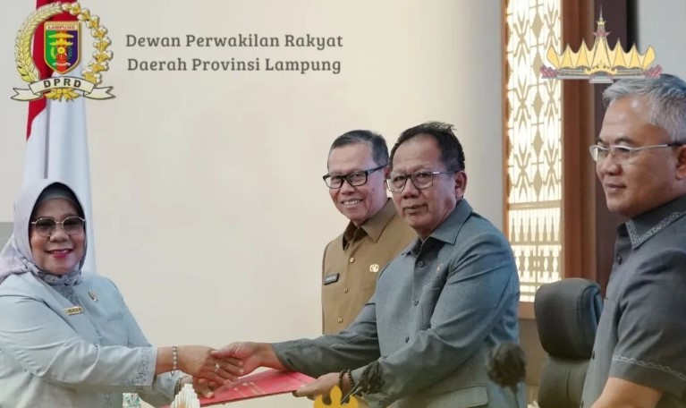 Rapat Paripurna DPRD Provinsi Lampung dalam rangka Penyampaian 6 (enam) Raperda Usul Inisiatif DPRD Provinsi Lampung