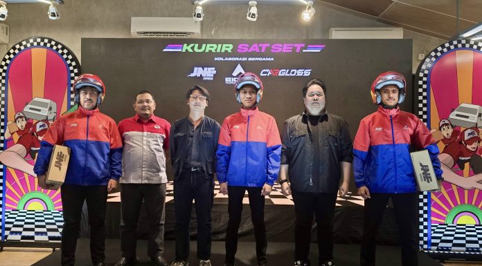 JNE Luncurkan Jaket dan Helm Kolaborasi bersama EIGER Tropical Adventure dan Cargloss Helmets