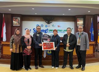 Pemberian Sepeda Motor Listrik dari Telkom Wite Lampung kepada Universitas Lampung