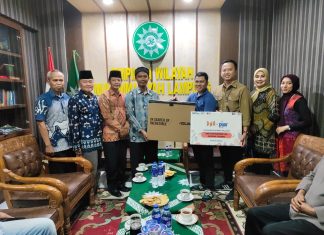 Penyerahan Bantuan Pijar Sekolah ke SMP Muhammadiyah Prov. Lampung