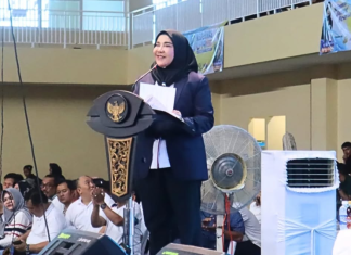 Kejuaraan Nasional (Kejurnas) Bola Voli U-19 resmi dibuka oleh Walikota Bandar Lampung Hj. Eva Dwiana bersama Ketua Umum PBVSI yang digelar di Gedung Olahraga (GOR) Siger Bandar Lampung
