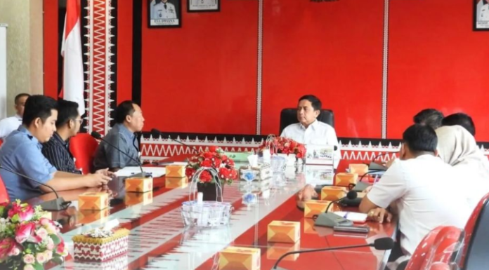 Pjs. Walikota Bandar Lampung Bapak Budhi Darmawan Menerima Audiensi Bersama Kepala BPJS Ketenagakerjaan Provinsi Lampung Bpk. M. Nuh Beserta Jajaran di Ruang Rapat Walikota